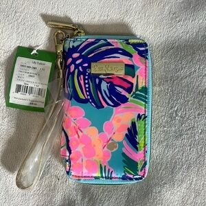 Lilly Pulitzer phone wallet in Tiki Palm